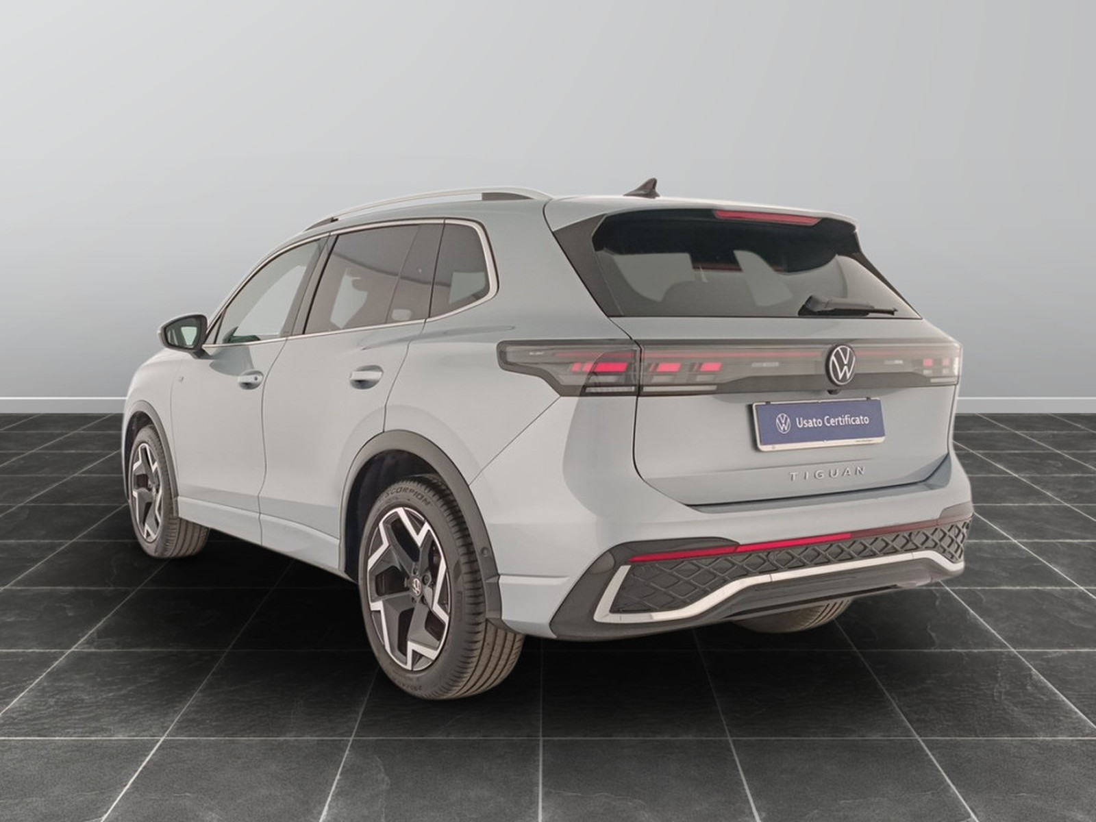 4 - Volkswagen Tiguan 2.0 tdi scr 150cv r-line dsg