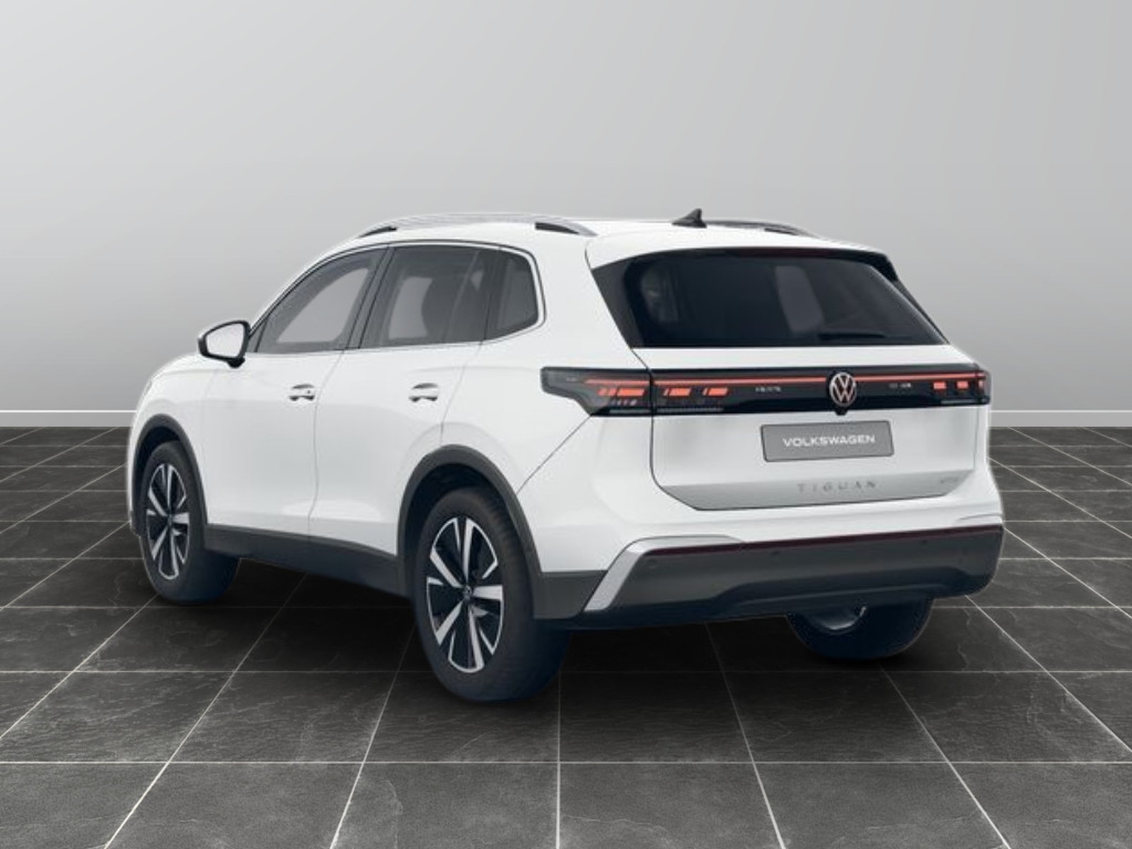 6 - Volkswagen Tiguan 1.5 etsi act 150cv elegance dsg