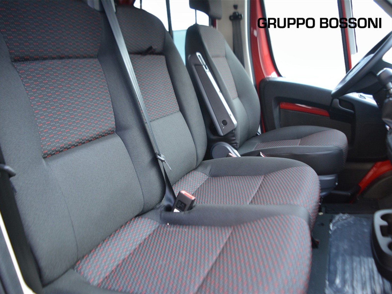 5 - Peugeot Boxer 435 2.2 bluehdi 140cv s&s l3 d.cab. (premium)