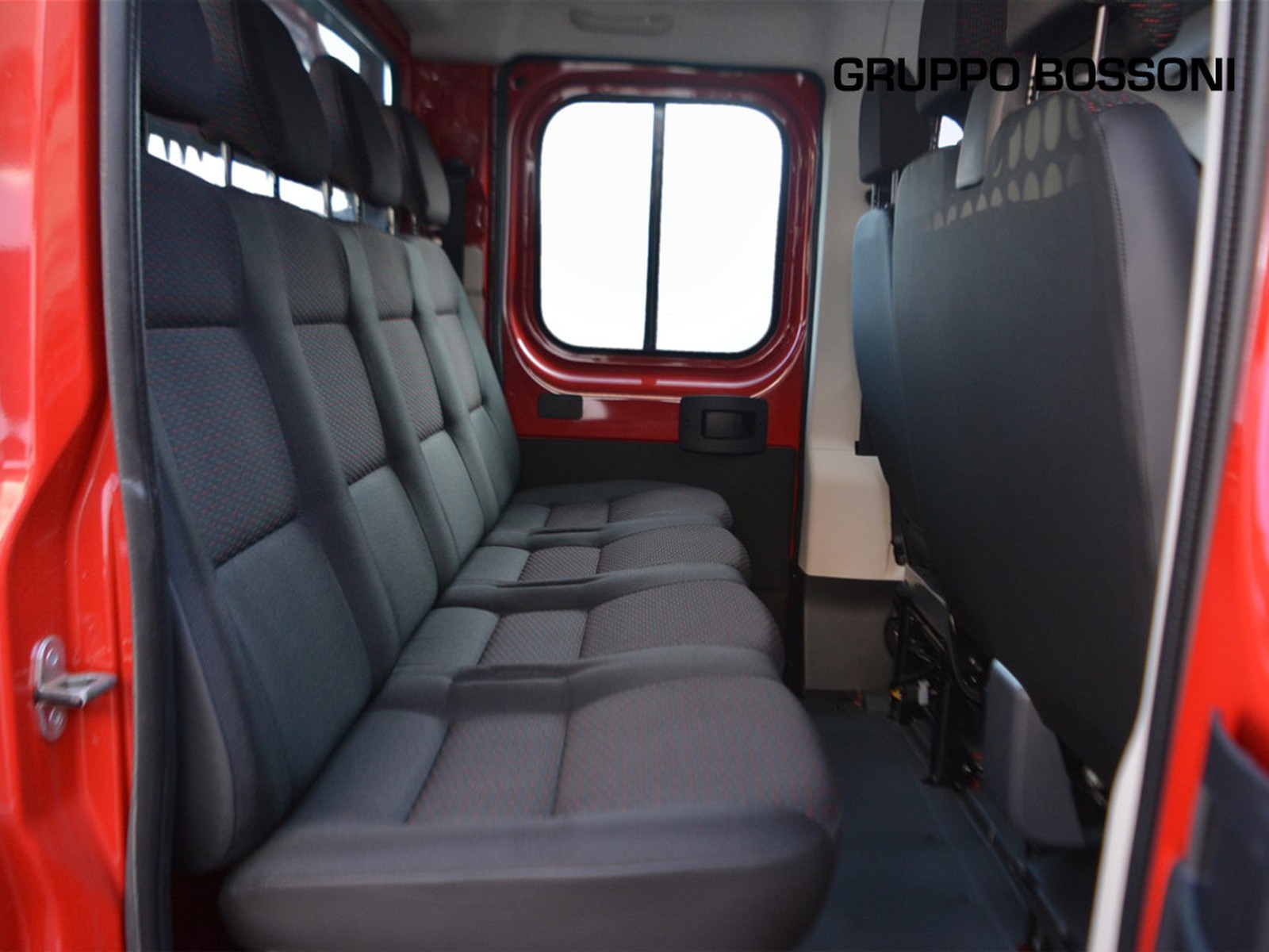 6 - Peugeot Boxer 435 2.2 bluehdi 140cv s&s l3 d.cab. (premium)