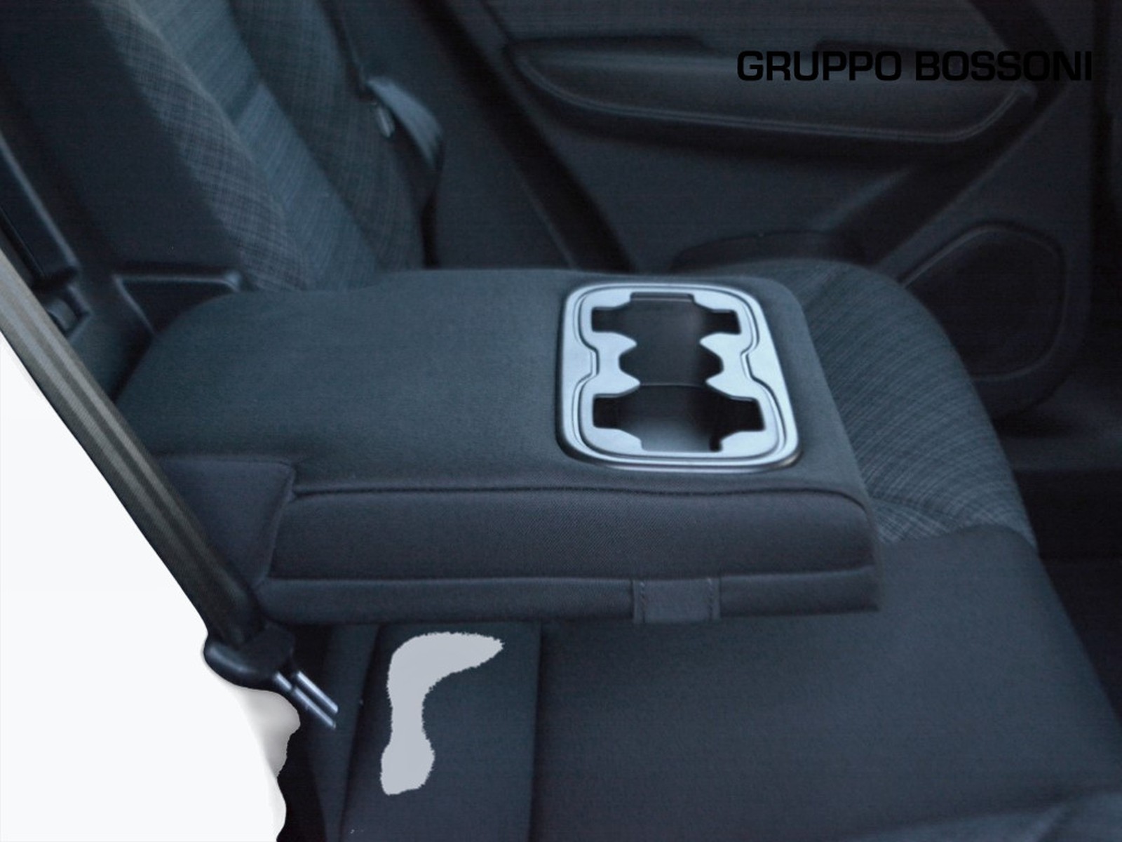 6 - Volvo XC60 2.0 b4 core awd automatico