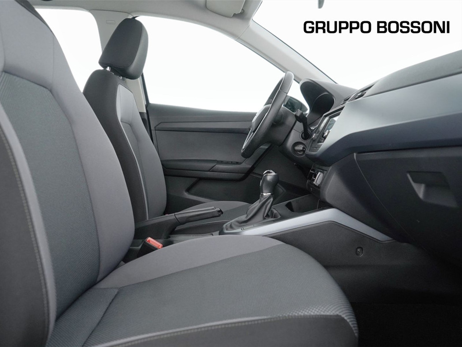 8 - Seat Arona 1.0 ecotsi 95cv black edition