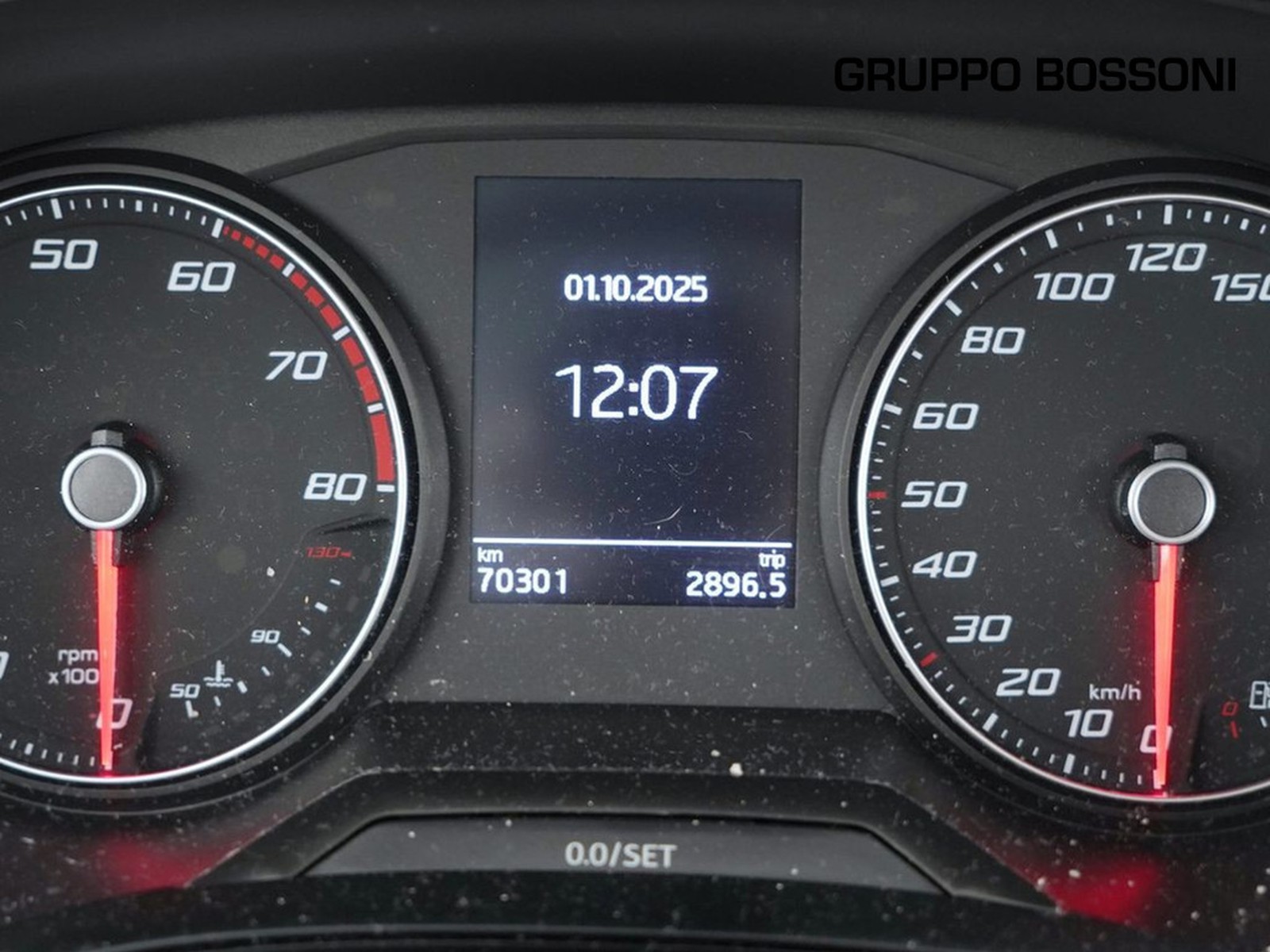 28 - Seat Arona 1.0 ecotsi 95cv black edition