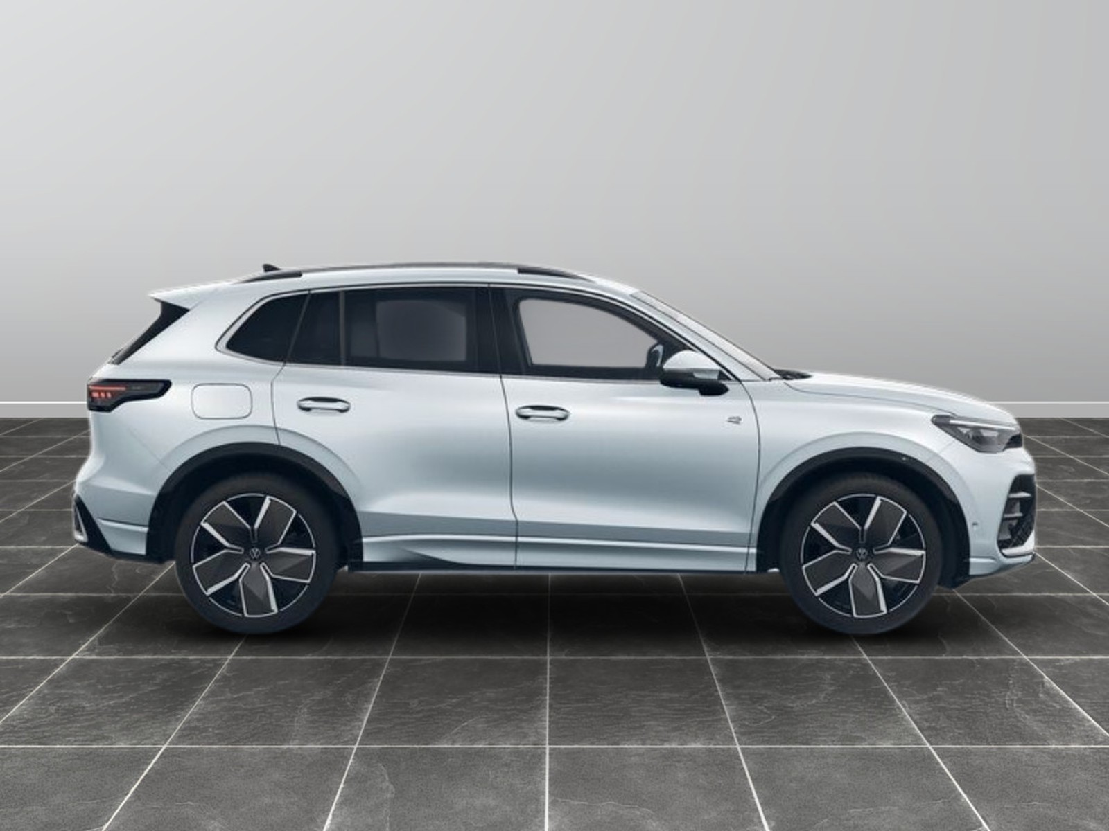 5 - Volkswagen Tiguan 2.0 tdi scr 193cv r-line plus 4motion dsg