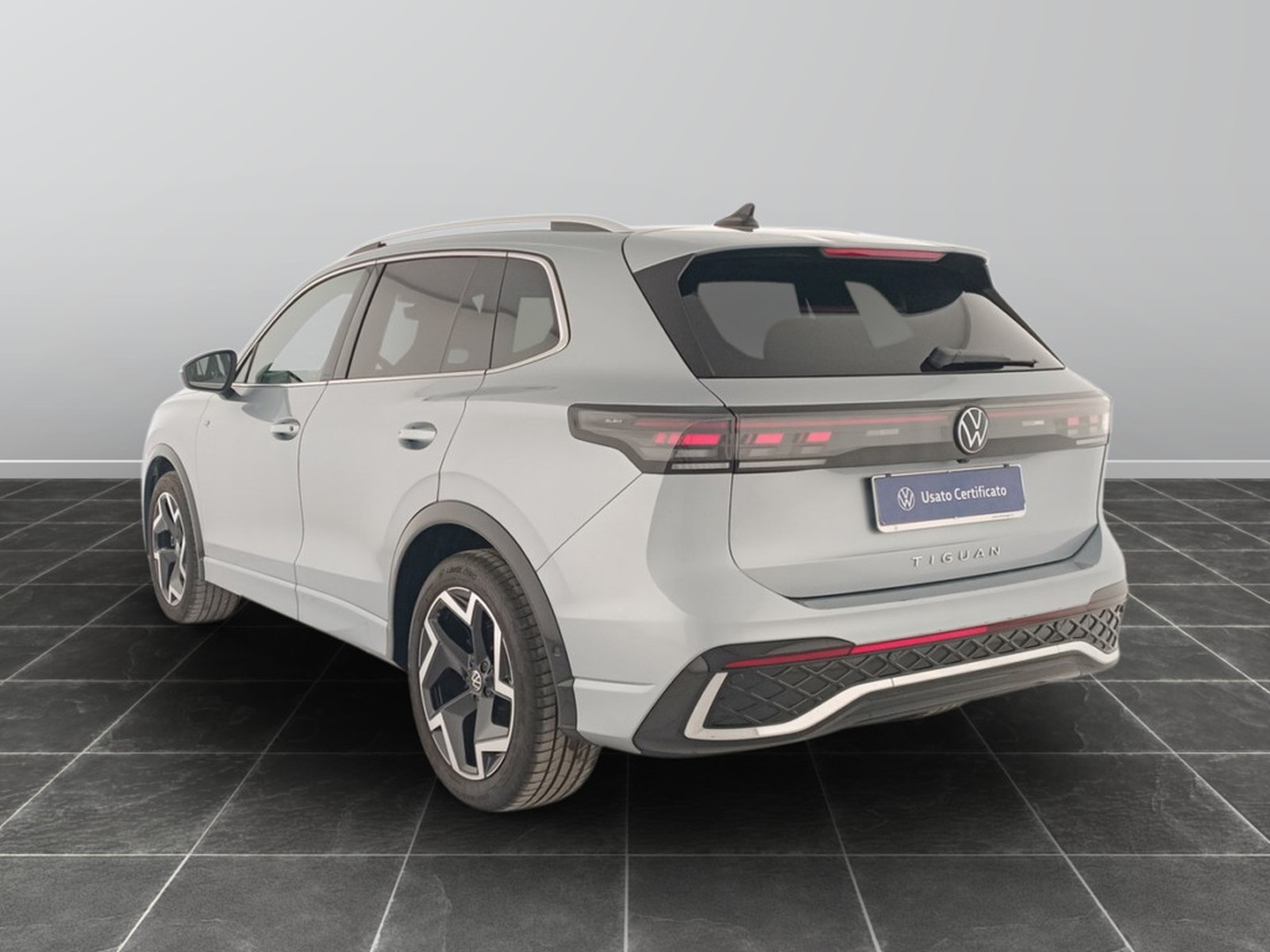 4 - Volkswagen Tiguan 2.0 tdi scr 150cv r-line dsg