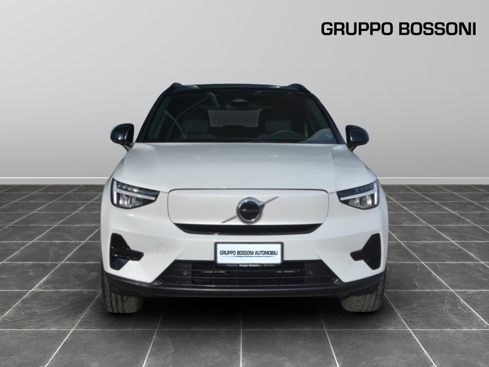 2 - Volvo XC40 single motor plus rwd edt