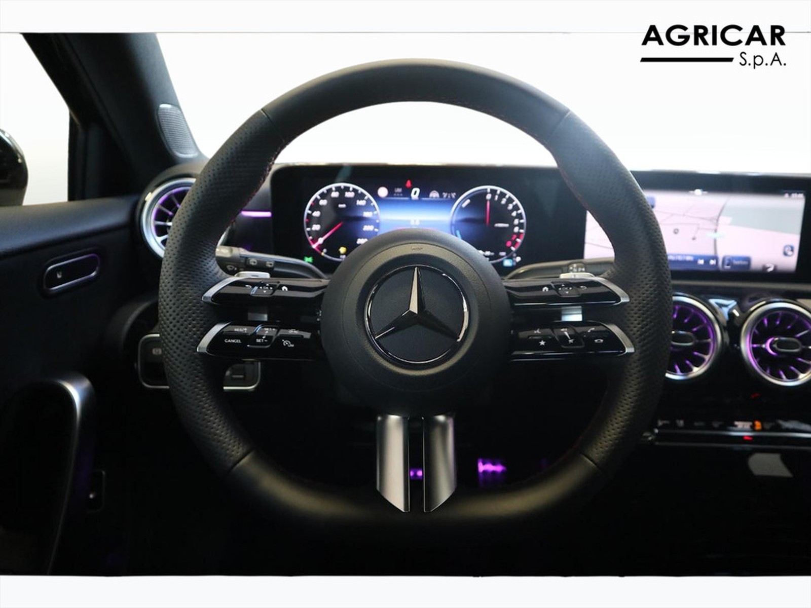 18 - Mercedes Classe A 250 e plug-in-hybrid amg line advanced plus speedshift dct amg 8g