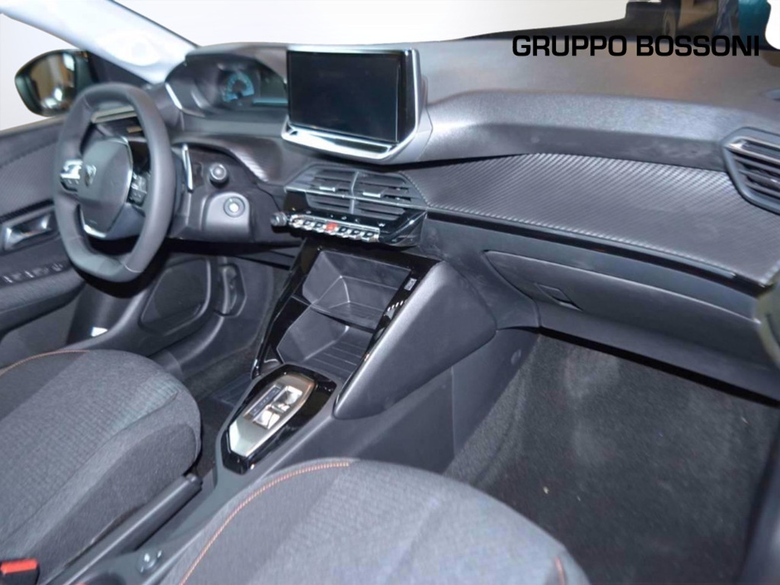 8 - Peugeot 208 1.2 hybrid 48v 110cv style e-dcs6