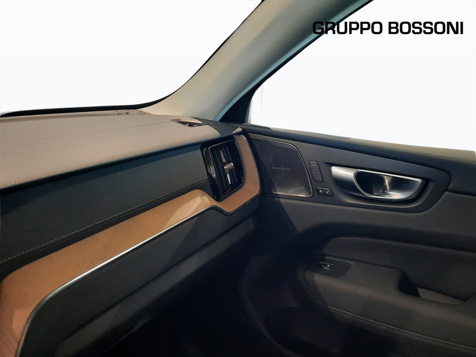 24 - Volvo XC60 2.0 b5 mild hybrid ultra dark awd automatico