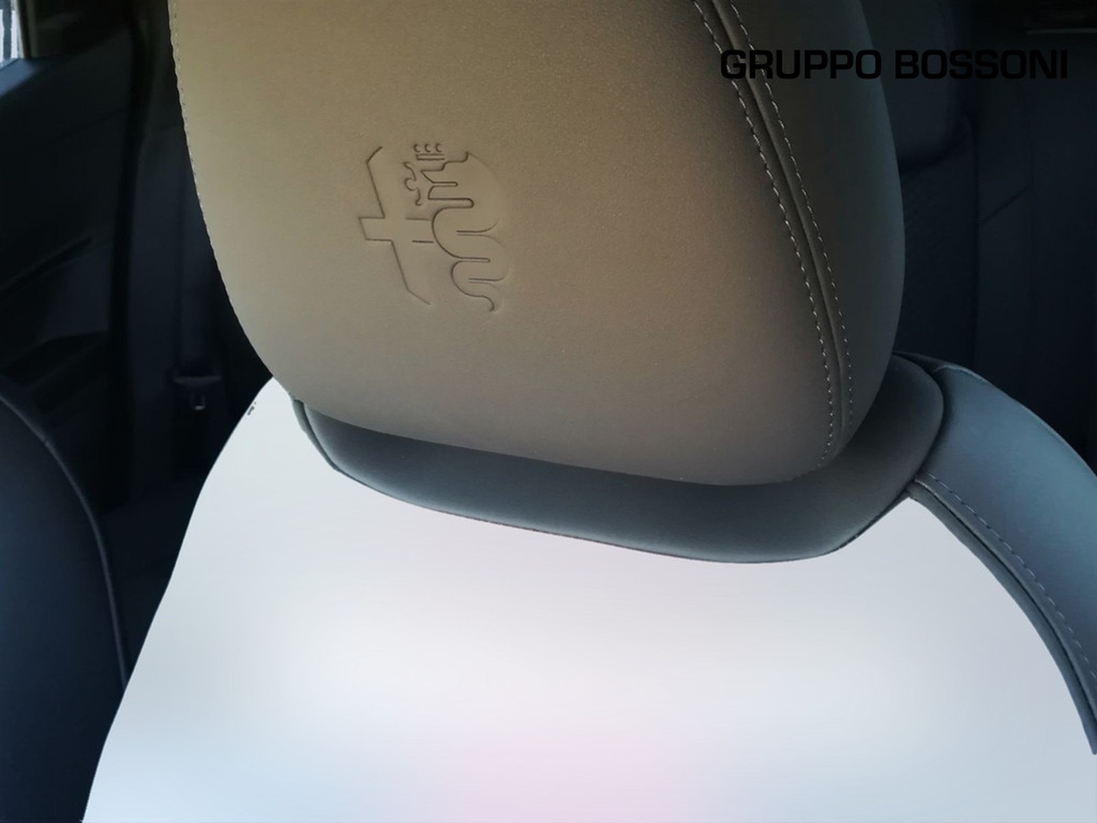 21 - Alfa Romeo Junior 1.2 hybrid 145cv ibrida speciale edct6