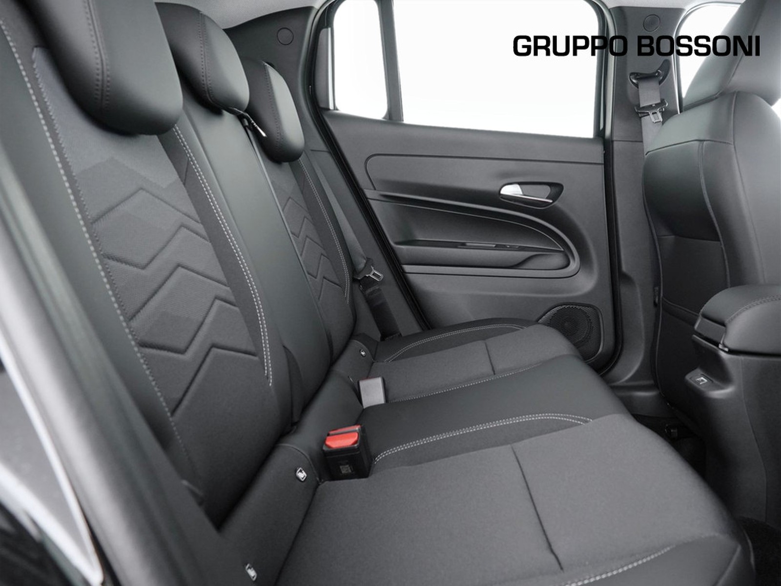 9 - Jeep Avenger 1.2 turbo 100cv summit fwd