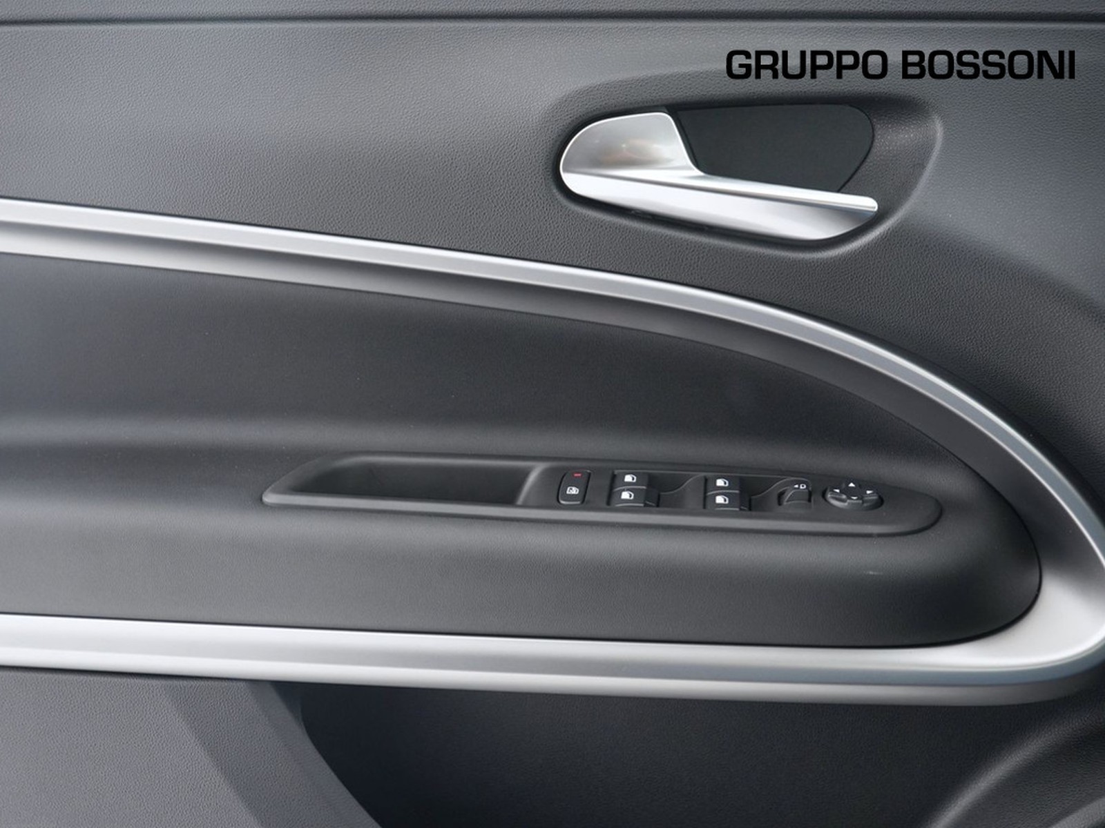 16 - Jeep Avenger 1.2 turbo 100cv summit fwd