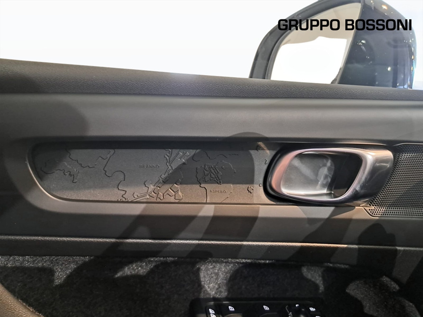 11 - Volvo XC40 single motor plus rwd edt