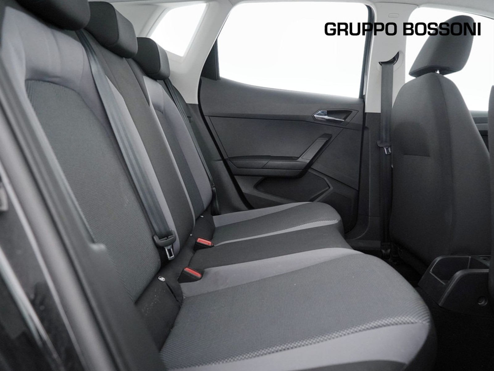 9 - Seat Arona 1.0 ecotsi 95cv black edition