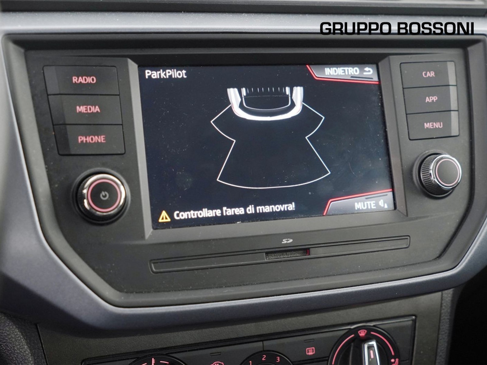 27 - Seat Arona 1.0 ecotsi 95cv black edition