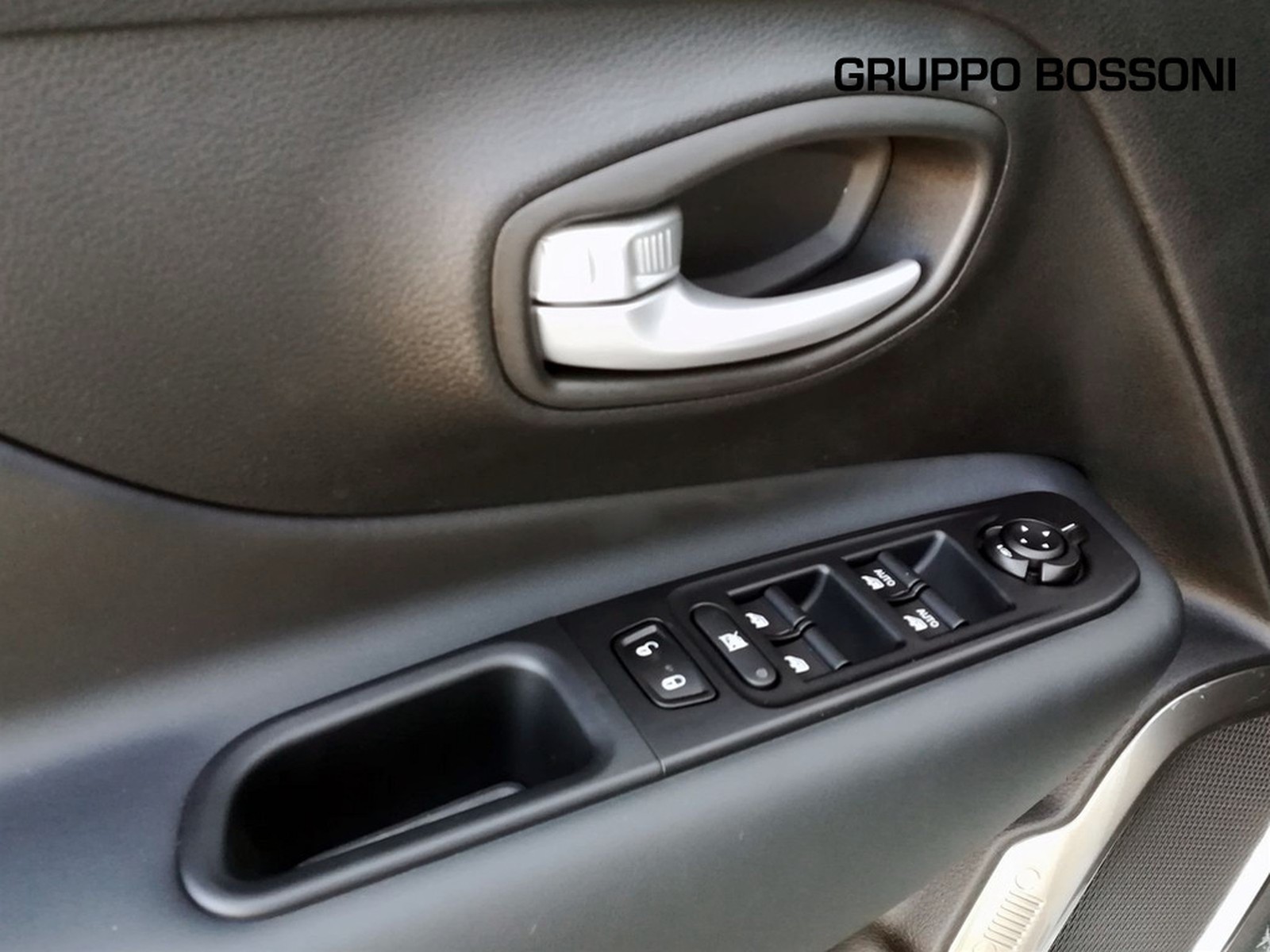 20 - Jeep Renegade 1.5 turbo t4 mhev north star 2wd dct