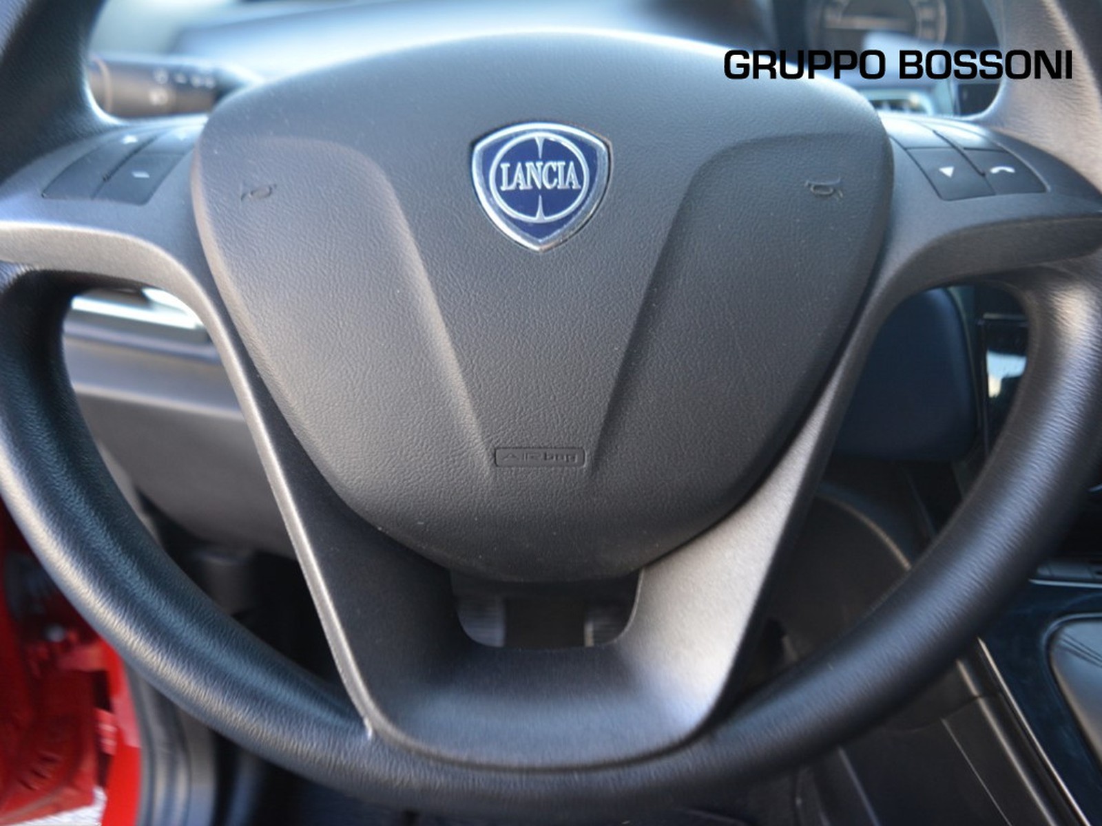 17 - Lancia Ypsilon 1.0 firefly hybrid 70cv oro s&s