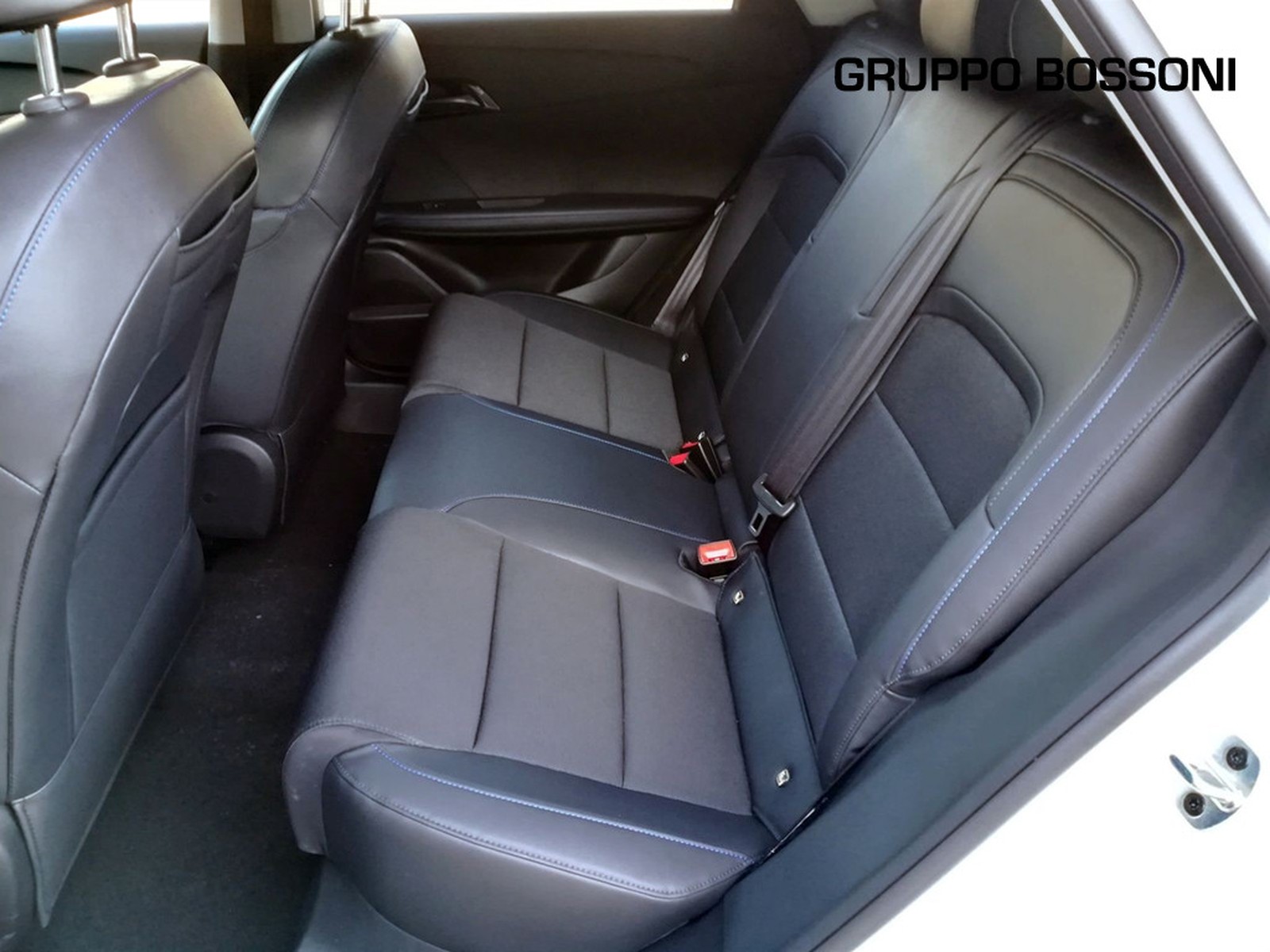 12 - Mg MG4 MG luxury64