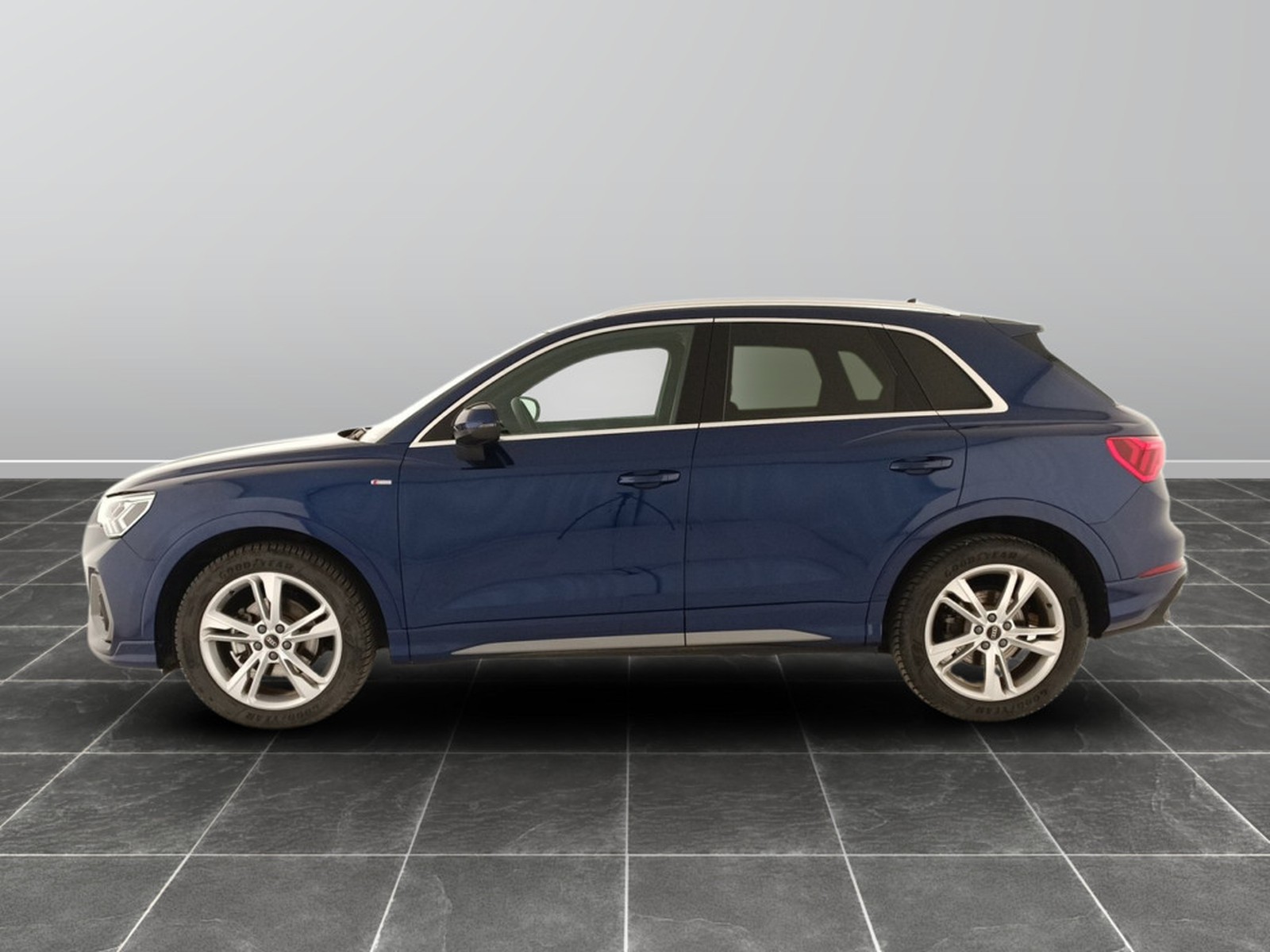 3 - Audi Q3 35 2.0 tdi s line edition s tronic