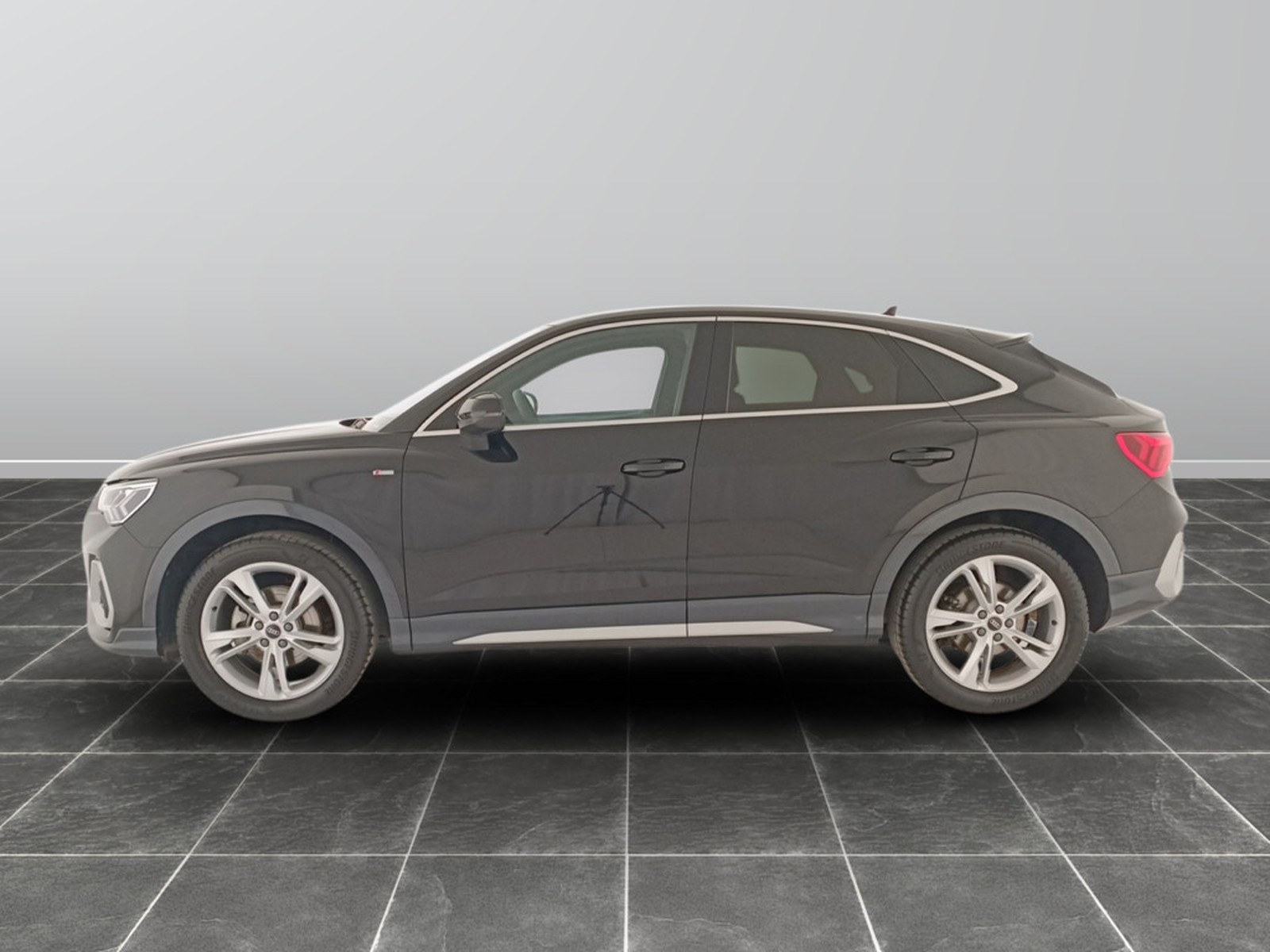 3 - Audi Q3 sportback 35 2.0 tdi s line edition s tronic