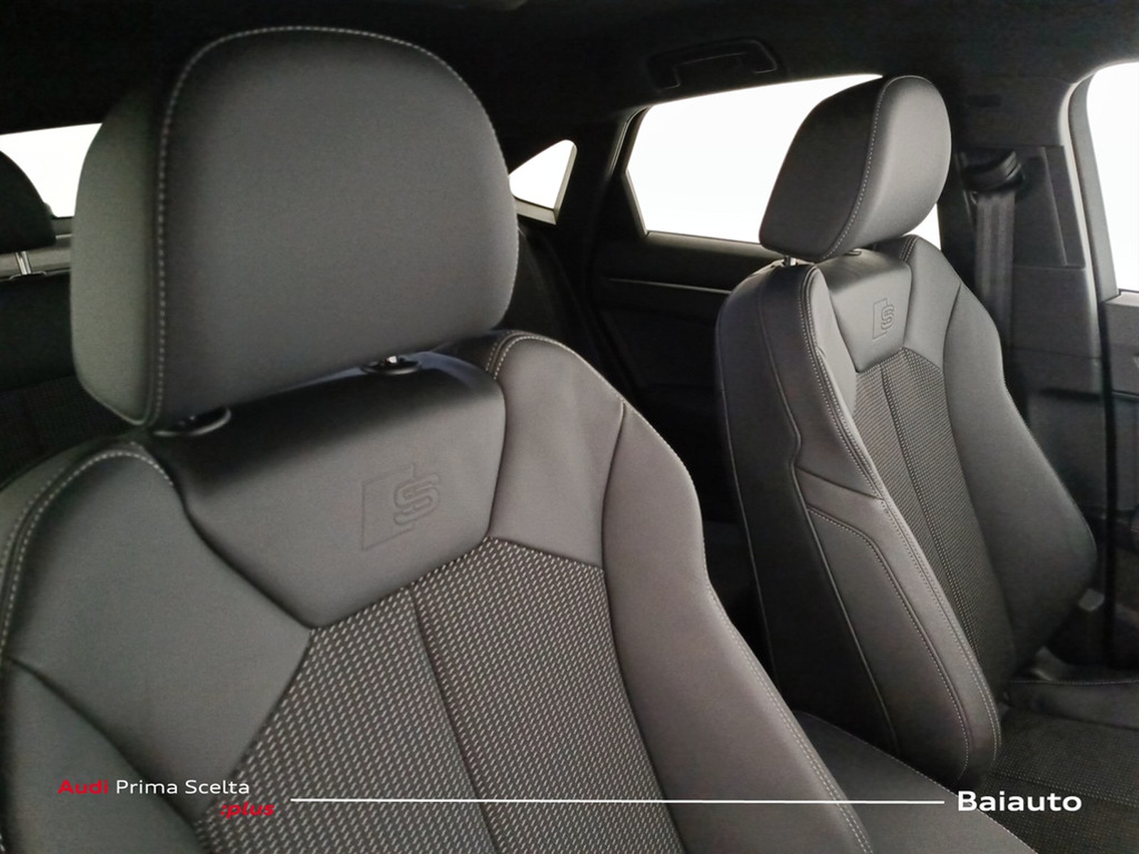 24 - Audi Q3 sportback 35 2.0 tdi s line edition s tronic