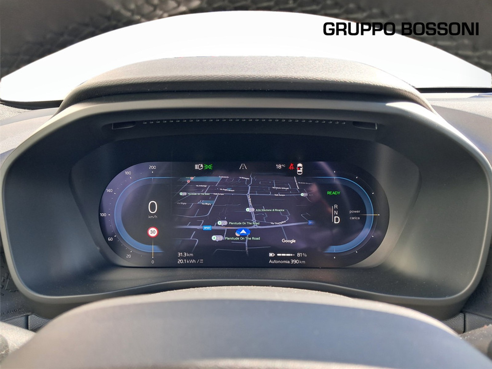 8 - Volvo XC40 82kwh twin motor plus awd edt