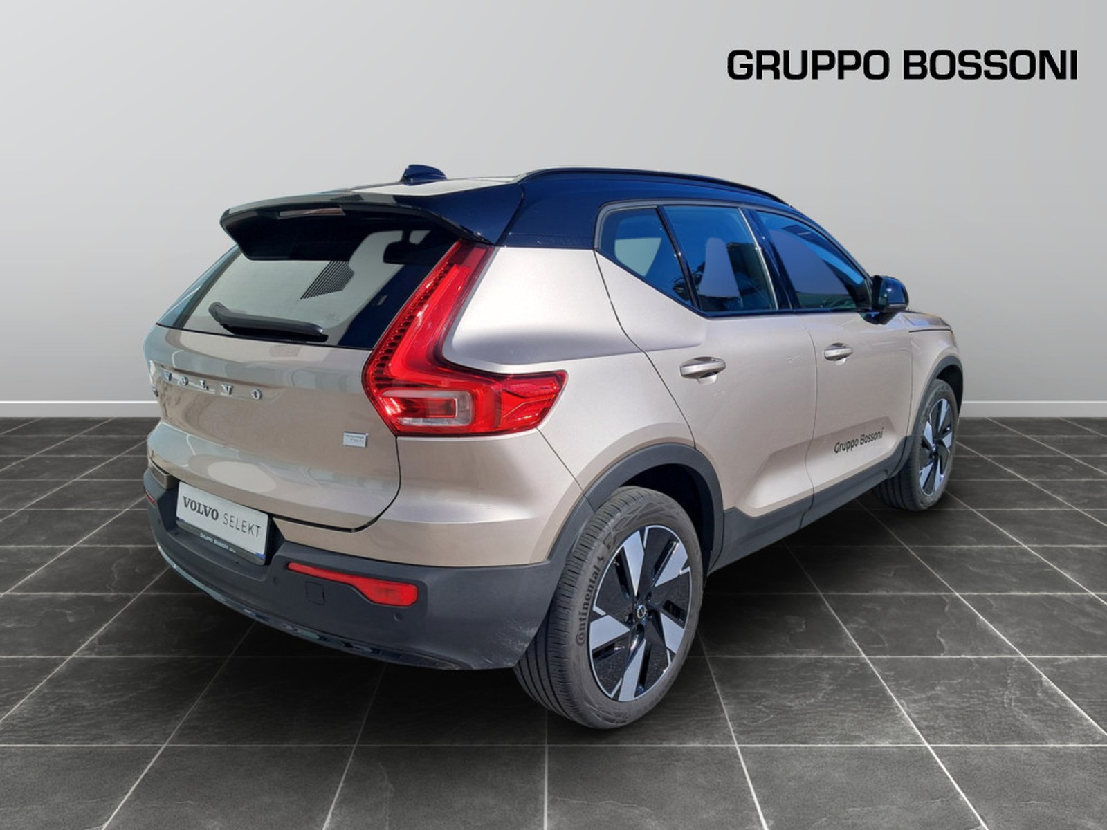12 - Volvo XC40 82kwh twin motor plus awd edt