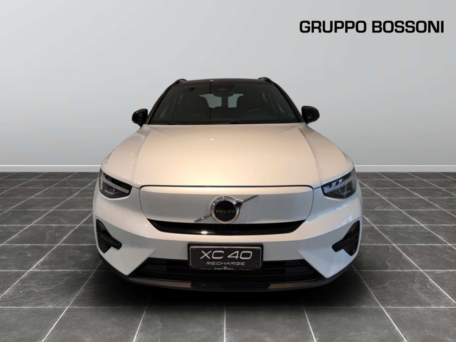 2 - Volvo XC40 single motor plus rwd edt