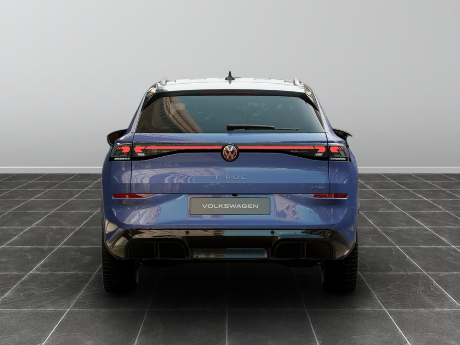 11 - Volkswagen T-Roc 1.5 etsi act 150cv r-line dsg