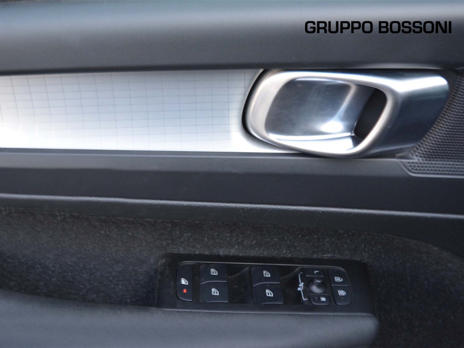 16 - Volvo XC40 1.5 t5 recharge plug-in-hybrid inscription expression geartronic my21