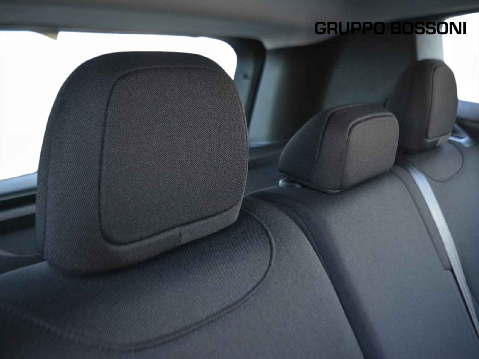 6 - Jeep Renegade 1.5 turbo t4 mhev altitude 2wd dct