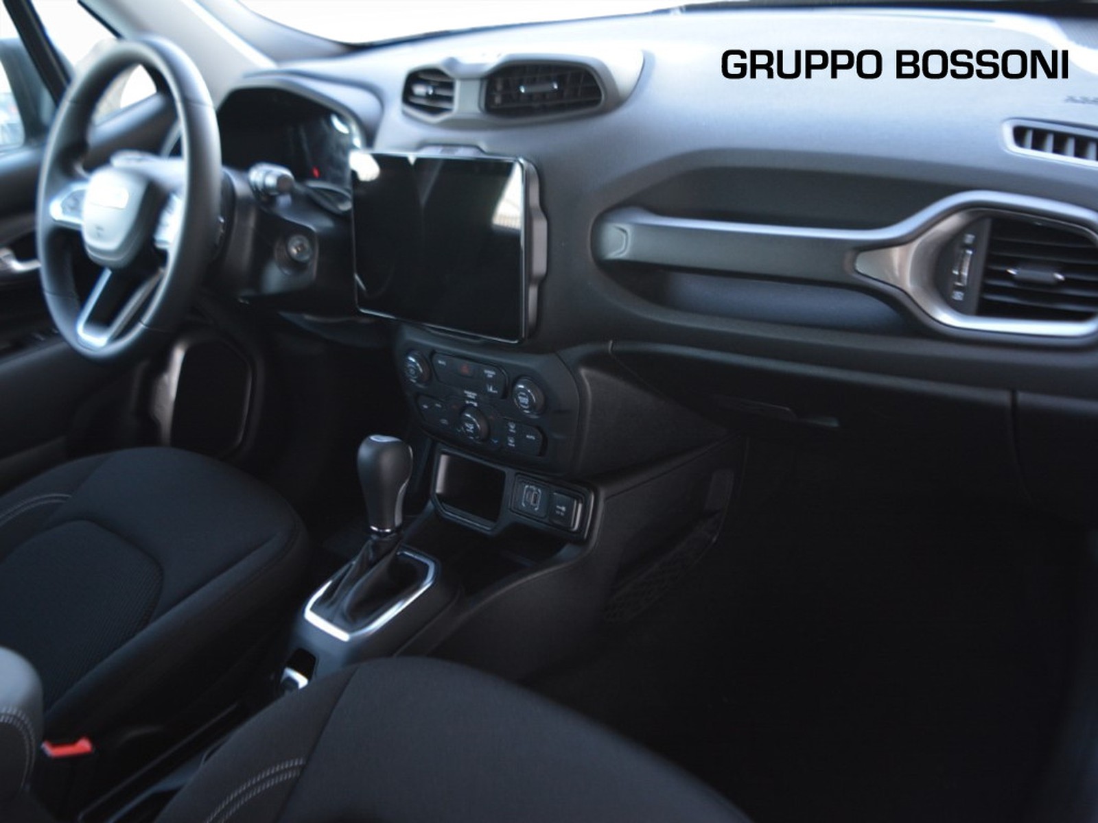 8 - Jeep Renegade 1.5 turbo t4 mhev altitude 2wd dct