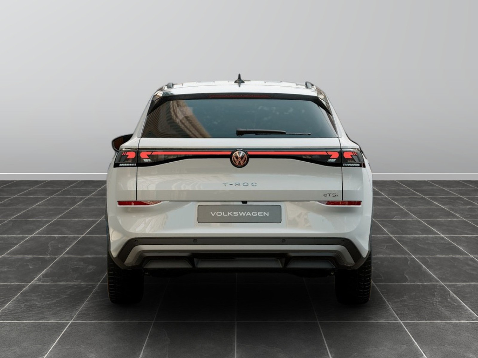 11 - Volkswagen T-Roc 1.5 etsi act 150cv life dsg