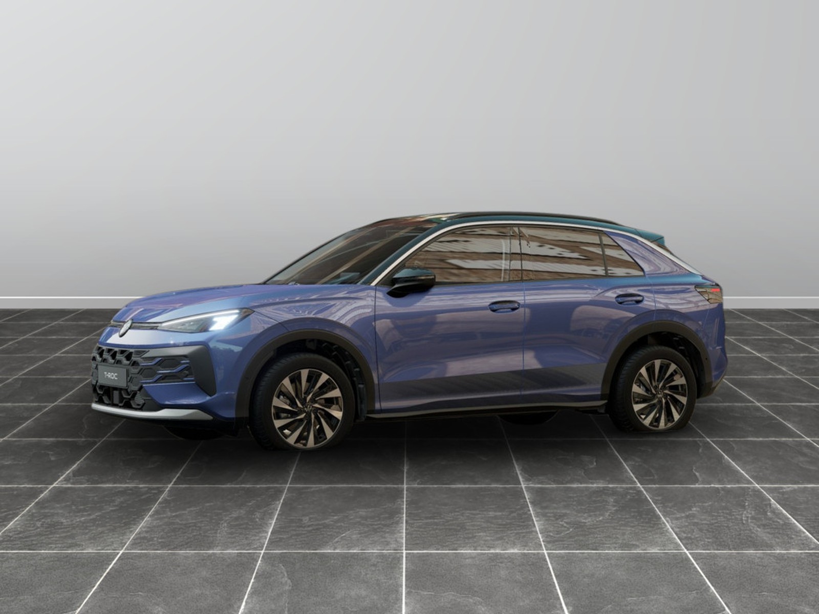 2 - Volkswagen T-Roc 1.5 etsi act 115cv life dsg