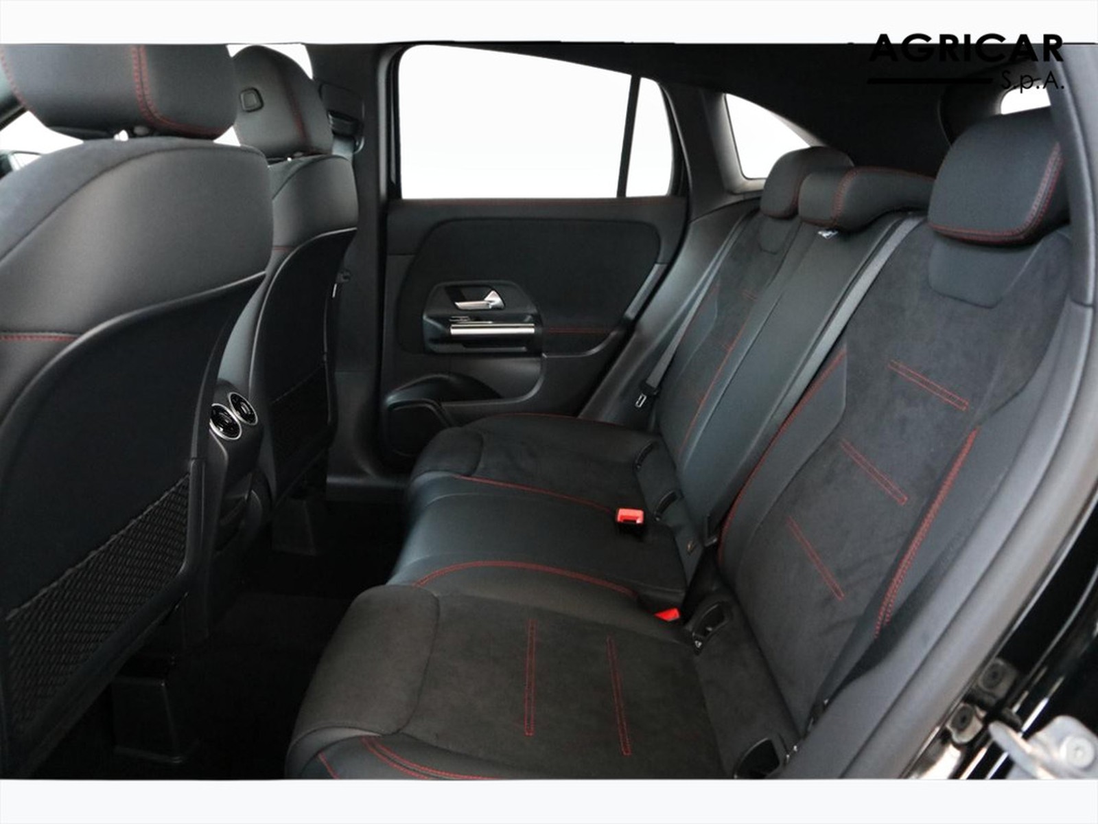 8 - Mercedes GLA 200 d amg line advanced plus 8g-dct