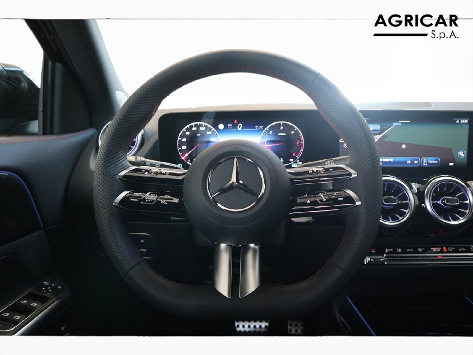 17 - Mercedes GLA 200 d amg line advanced plus 8g-dct