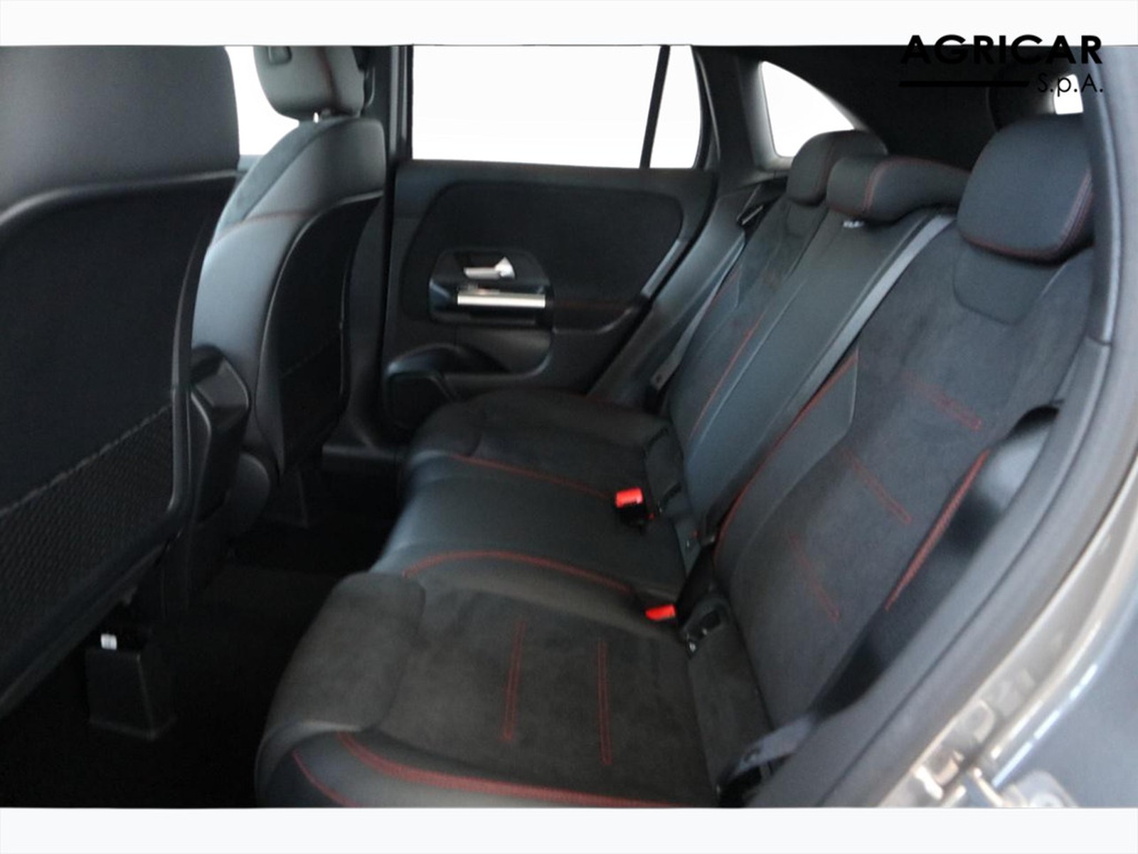 8 - Mercedes GLA 180 d amg line advanced plus 8g-dct