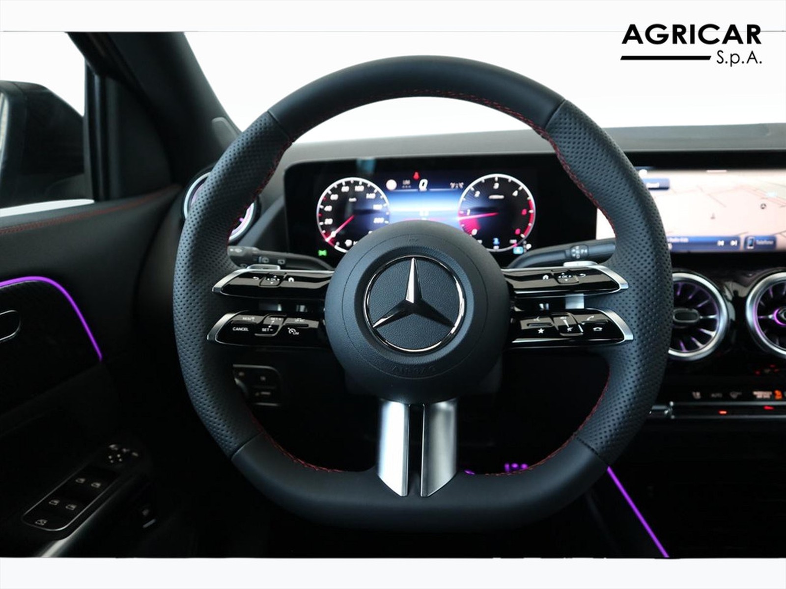 17 - Mercedes GLA 180 d amg line advanced plus 8g-dct