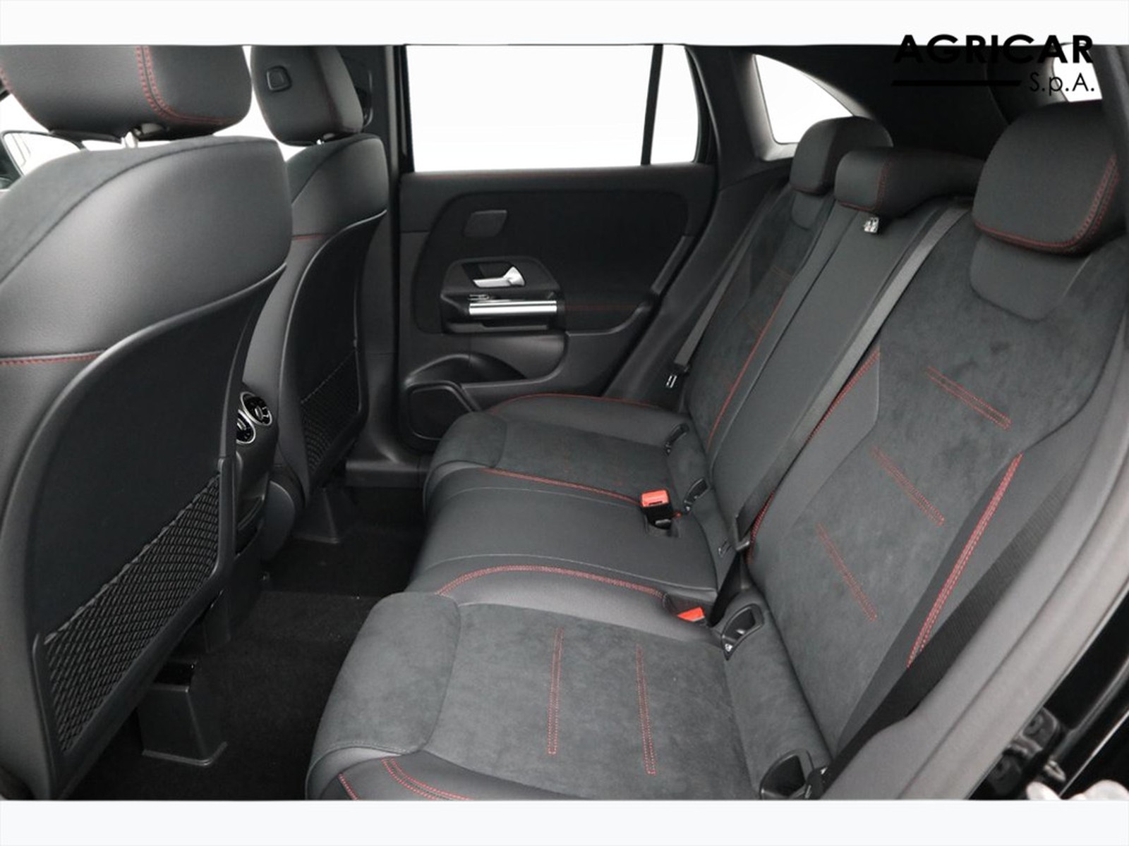 8 - Mercedes GLA 200 d amg line premium 4matic 8g-dct