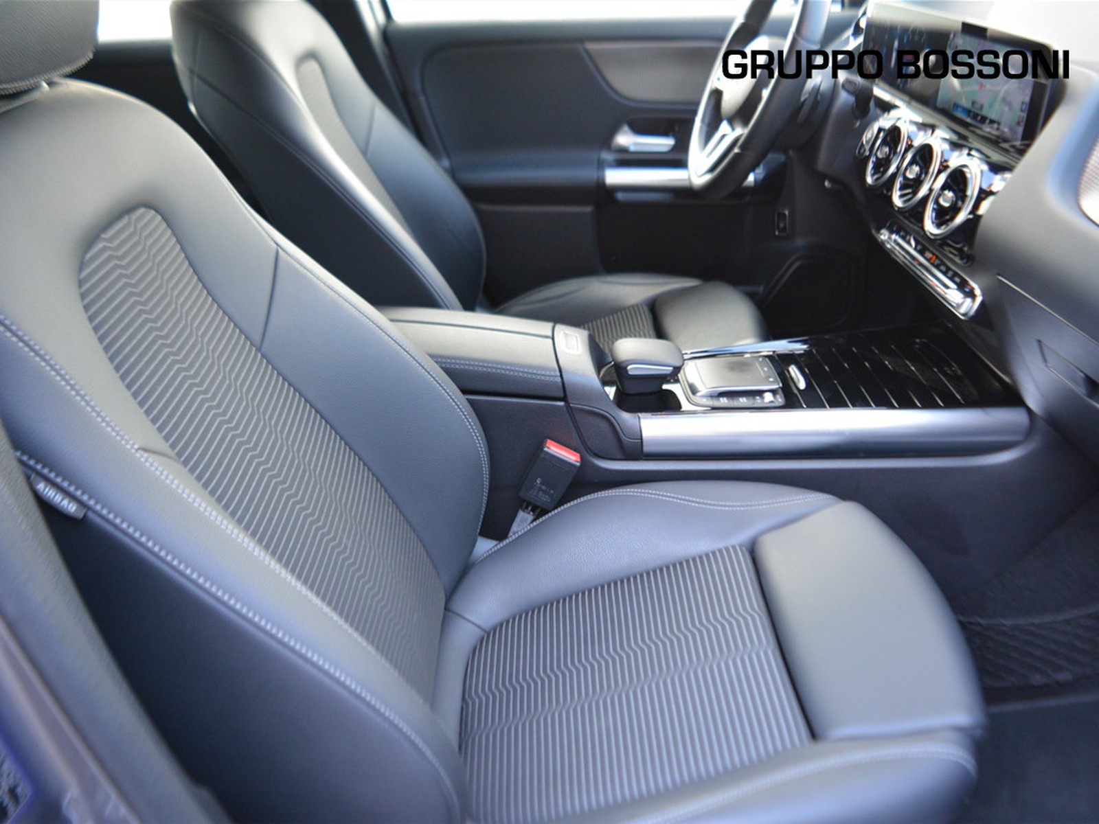 5 - Mercedes GLA 200 d sport plus 8g-dct