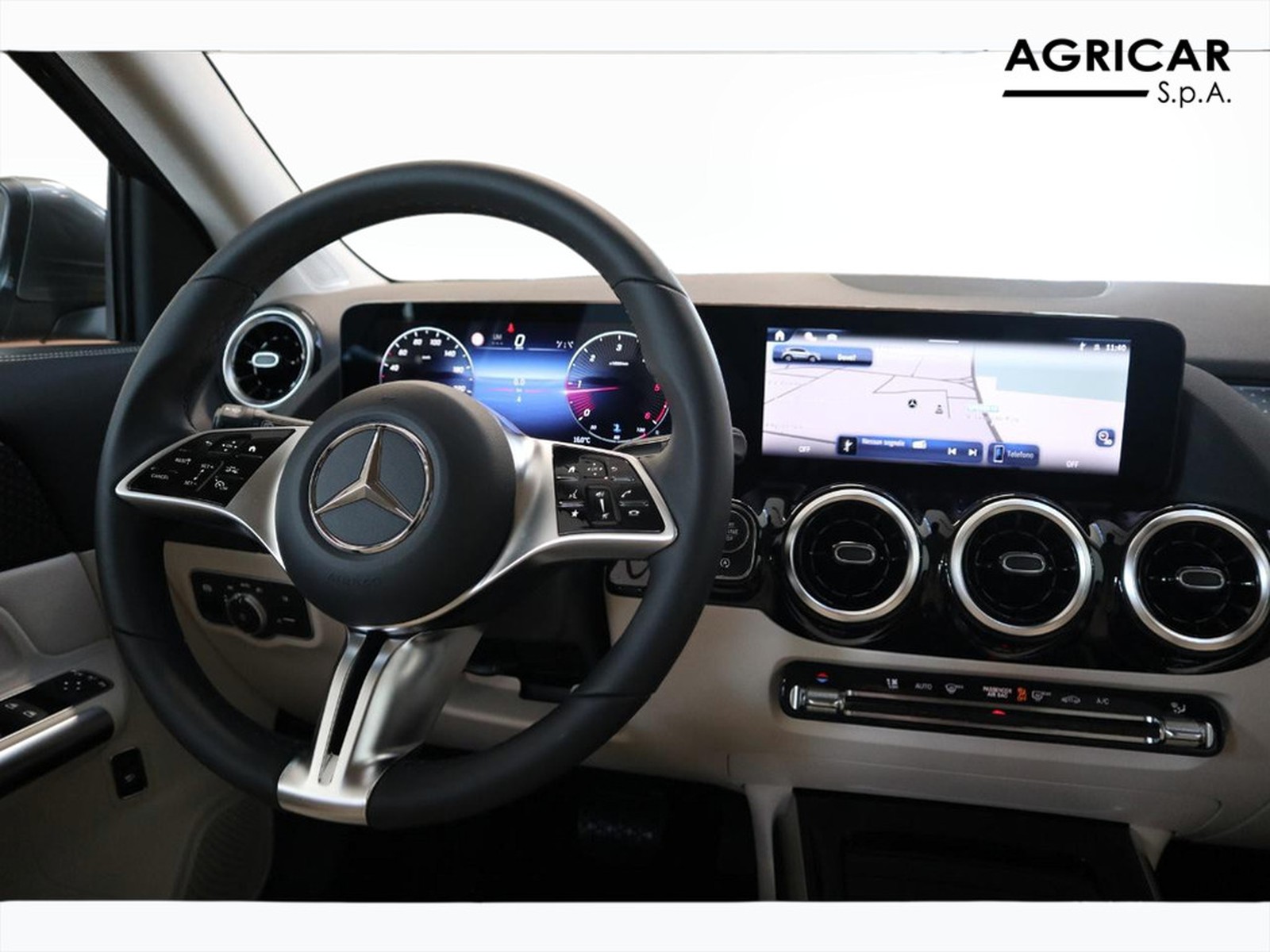 12 - Mercedes GLA 180 d progressive advanced 8g-dct