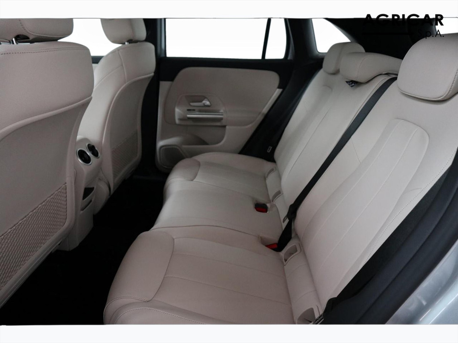 8 - Mercedes GLA 200 d progressive advanced plus 8g-dct