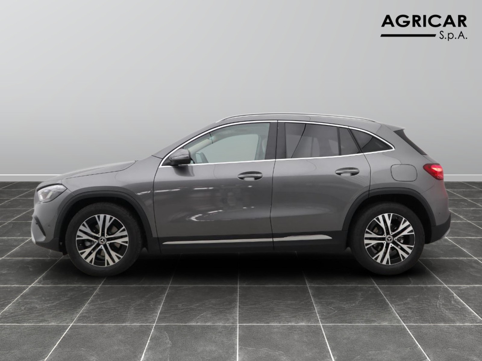 3 - Mercedes GLA 180 d progressive advanced 8g-dct