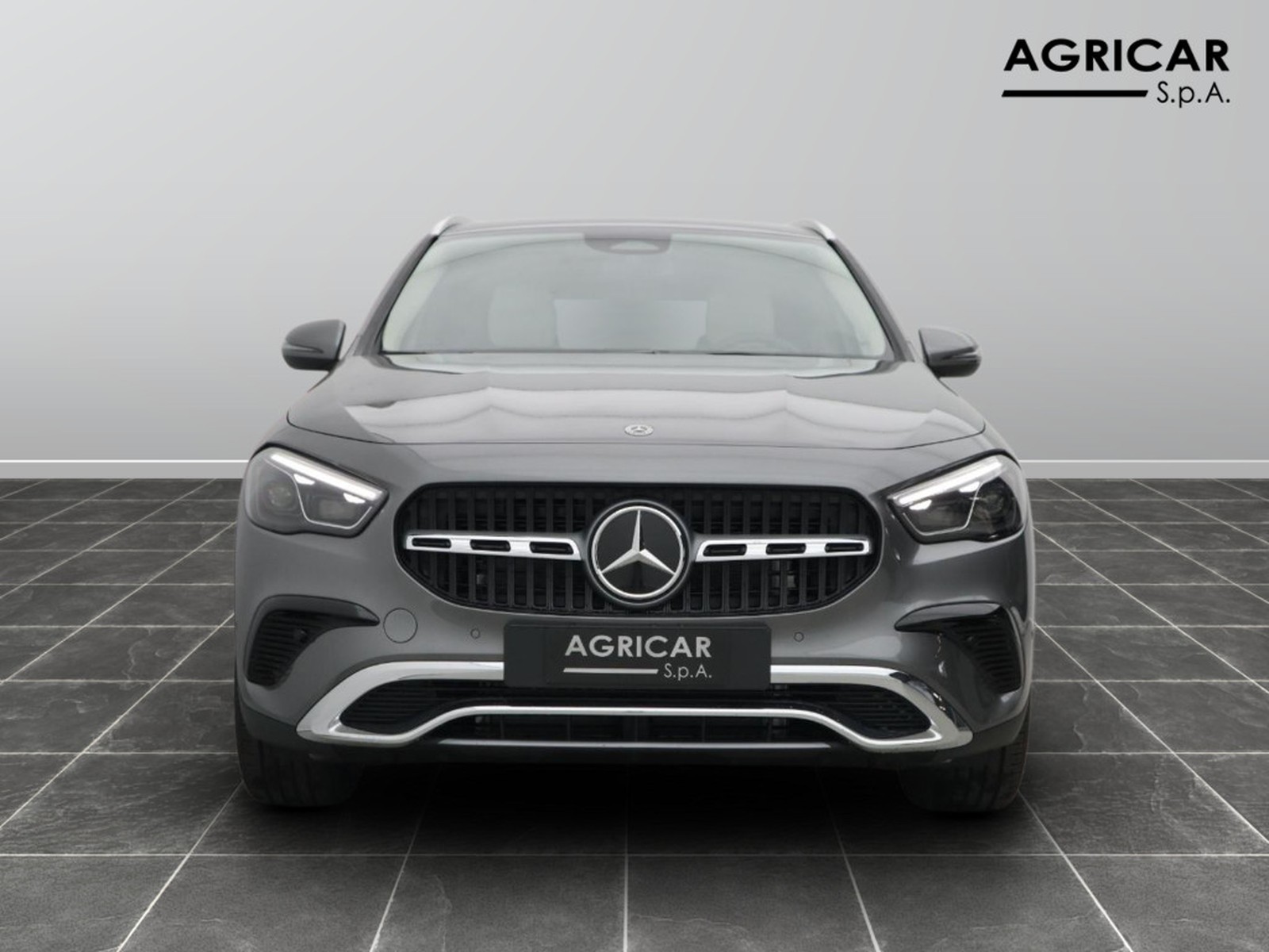 2 - Mercedes GLA 180 d progressive advanced 8g-dct