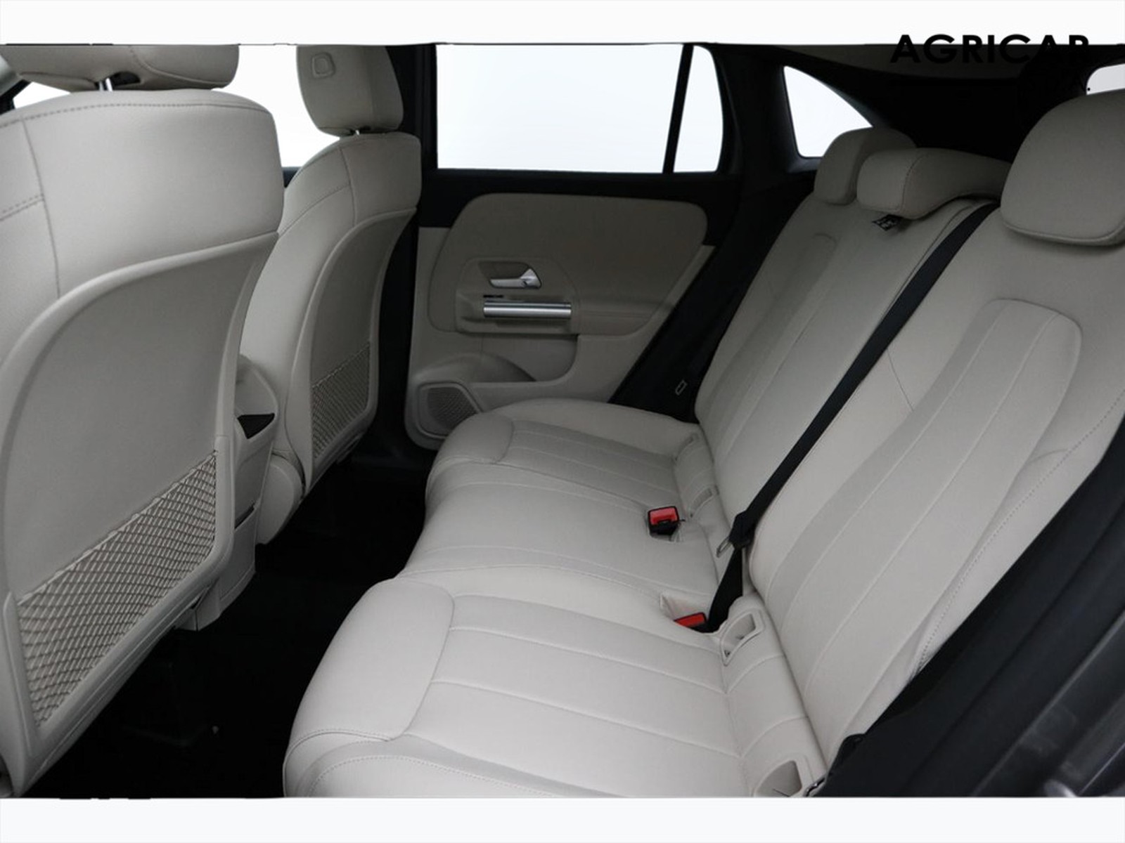 8 - Mercedes GLA 180 d progressive advanced 8g-dct