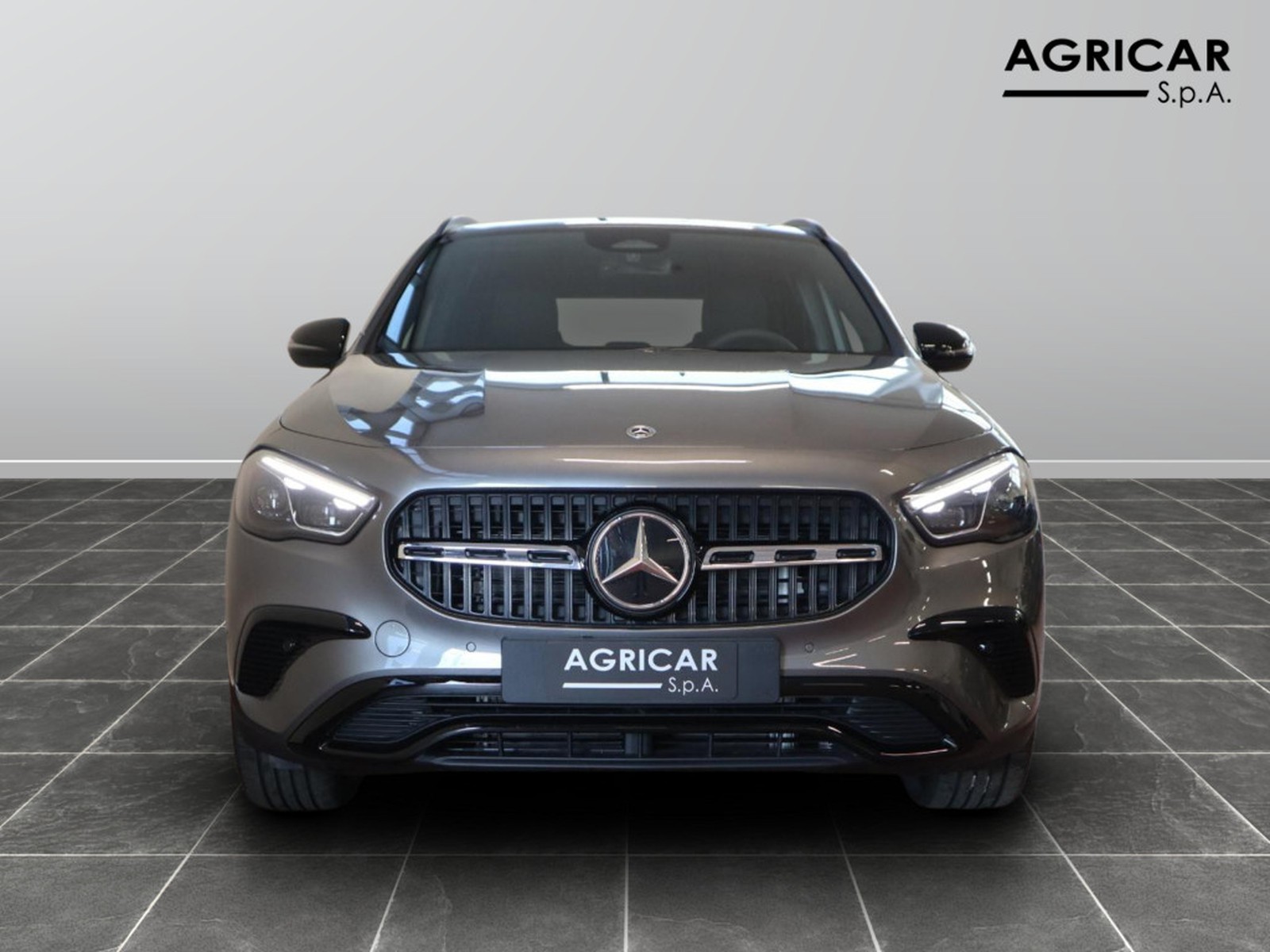 2 - Mercedes GLA 180 d progressive advanced 8g-dct