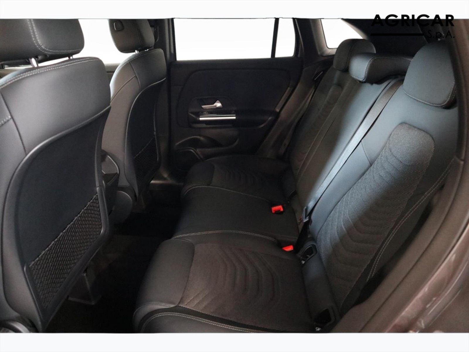 8 - Mercedes GLA 180 d progressive advanced 8g-dct