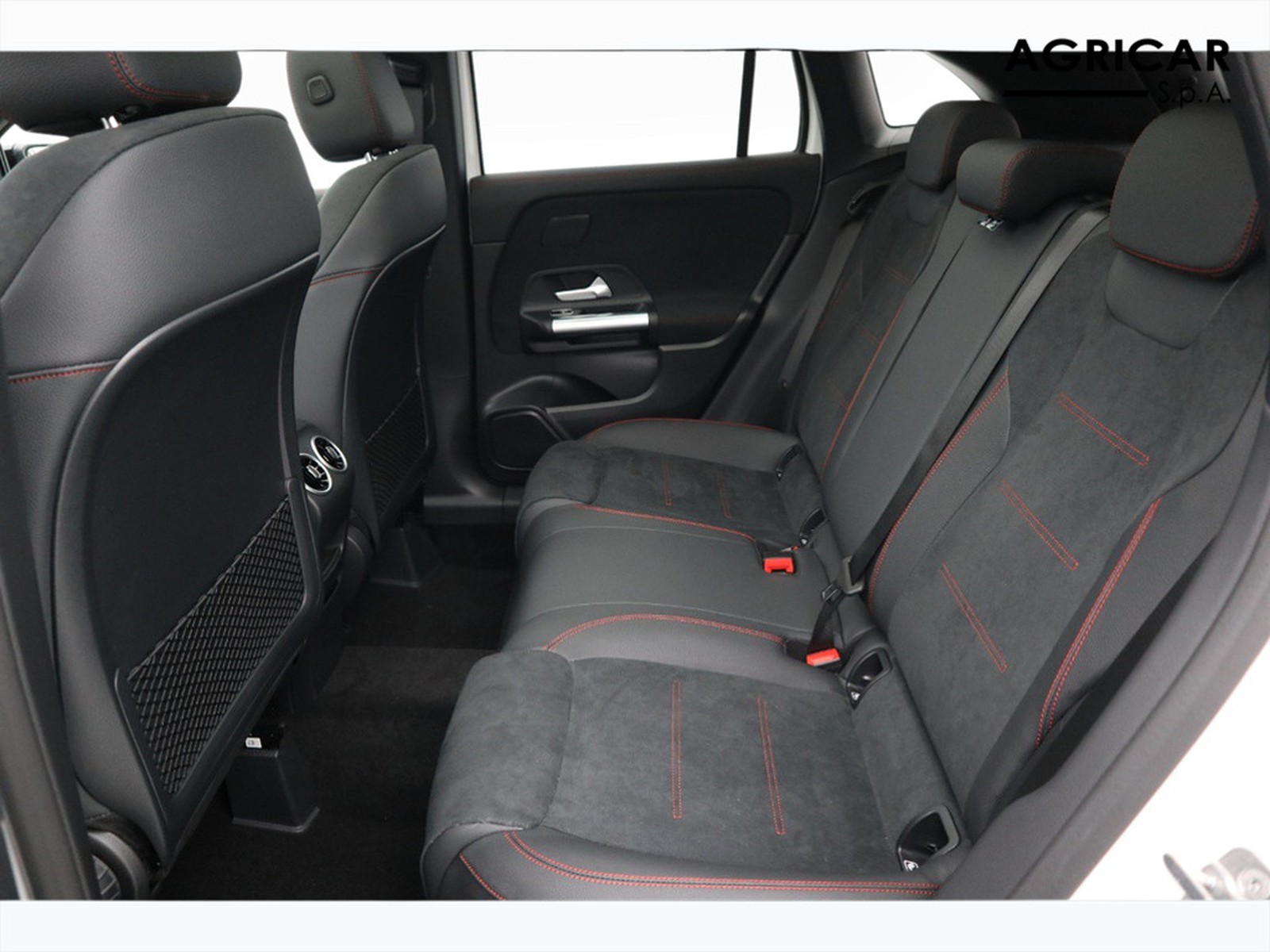 8 - Mercedes GLA 200 d amg line premium 4matic 8g-dct