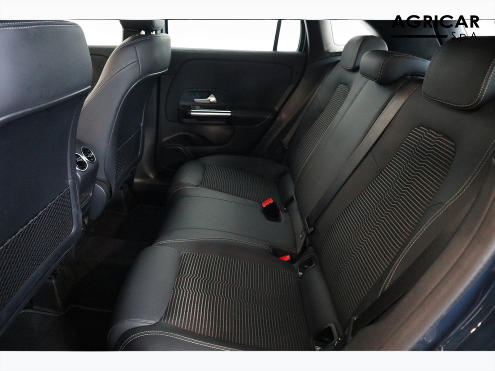 8 - Mercedes GLA 200 d sport plus 4matic 8g-dct