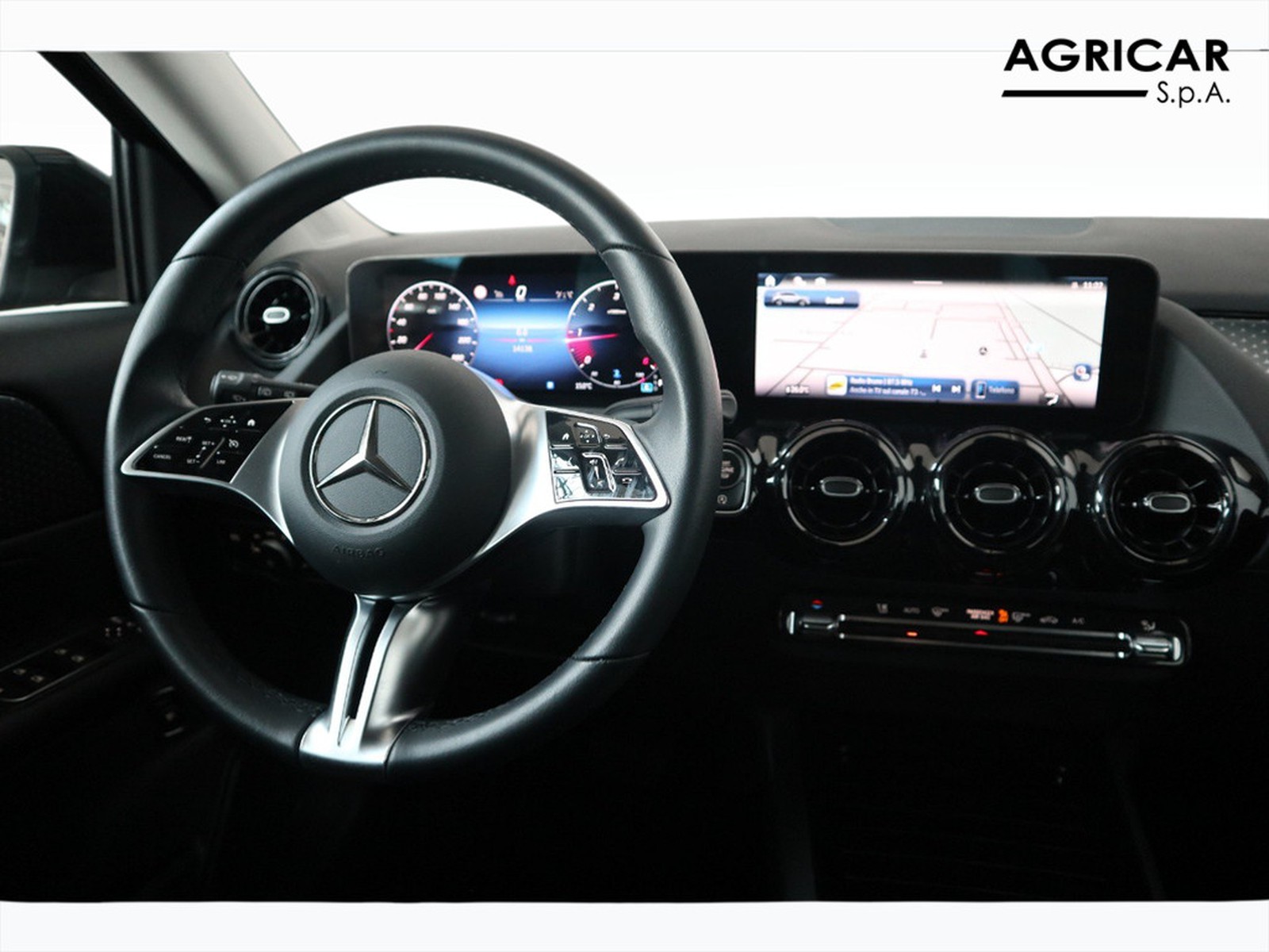 12 - Mercedes GLA 180 d advanced 8g-dct